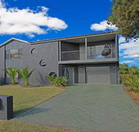 Seaside Escape - at Jones Beach swimming pool - Holiday Jervis Bay