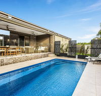 Serenity on Seaview Boutique retreat with pool by the beach - Holiday Jervis Bay