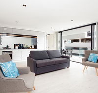 Sleek modern apartment in the heart of Manly - Holiday Jervis Bay