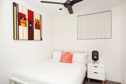 Sleek Modern Apartment In The Heart Of Manly - Holiday Jervis Bay 3