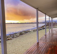 Smart Beach House  Pelican Point - Holiday Jervis Bay