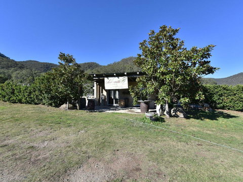 Somerville Wines Farmstay In Broke, Super Cute House On Working Farm. Walk For Miles. - Holiday Jervis Bay 1