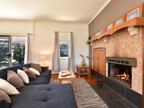 Somerville Wines Farmstay In Broke, Super Cute House On Working Farm. Walk For Miles. - Holiday Jervis Bay 0