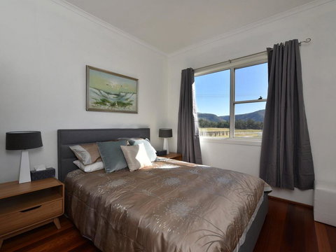 Somerville Wines Farmstay In Broke, Super Cute House On Working Farm. Walk For Miles. - Holiday Jervis Bay 3