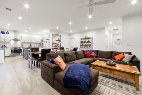 StayCentral - Rosanna Luxurious Mansion - Holiday Jervis Bay 0