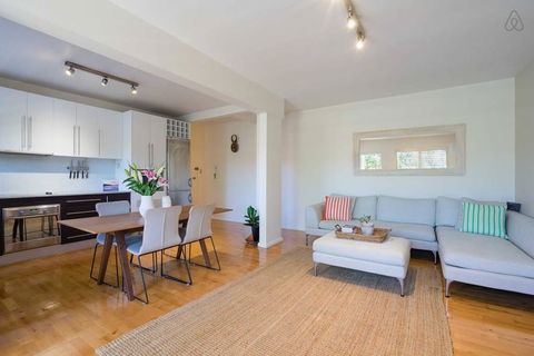 Stylish And Spacious Beach Apartment - Holiday Jervis Bay 0