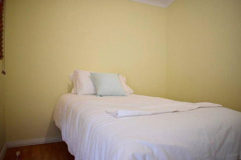 Stylish Cute Cottage In McMahons Point - Holiday Jervis Bay 3
