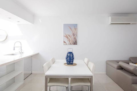 Stylish Executive Apartment With Balcony - Holiday Jervis Bay 3