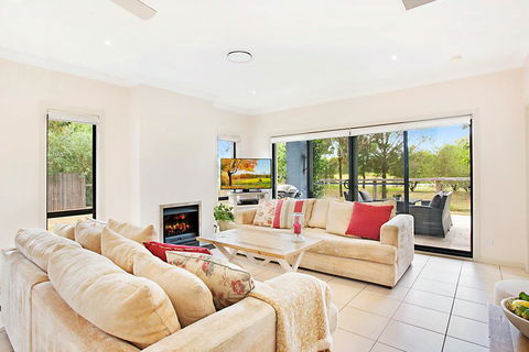 Sunny Finch House - Holiday Jervis Bay 1