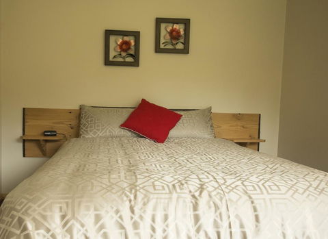 Sunny Gum - Holiday Jervis Bay 2