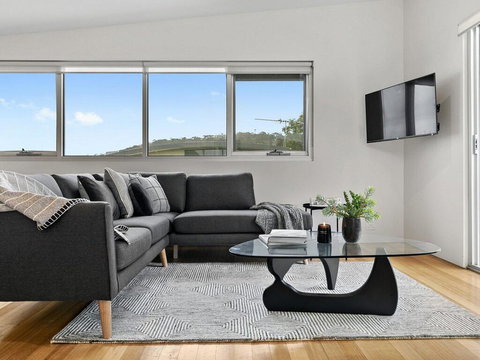 SURF CENTRAL - Wifi, Double Garage & Smack Bang In The Middle Of Town - Holiday Jervis Bay 1