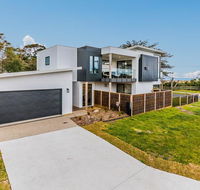 SWEEPING VIEWS - FREE WIFI  NETFLIX - PET FRIENDLY OUTSIDE ONLY - Holiday Jervis Bay