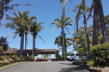 Tabourie Lake Motor Inn with Holiday Jervis Bay