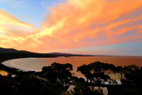 DOLPHIN LOOKOUT COTTAGE - amazing views of the Bay of Fires