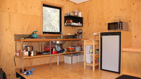 BAY OF FIRES ECO HUT Off Grid Experience At Binalong Bay - Holiday Jervis Bay 9