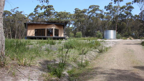 BAY OF FIRES ECO HUT Off Grid Experience At Binalong Bay - Holiday Jervis Bay 20