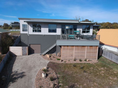 GRANITE BEACH HOUSE @ Bay Of Fires - Holiday Jervis Bay 1