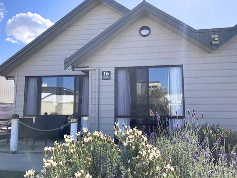 Apollo Bay Waterfront Motor Inn - Holiday Jervis Bay 20