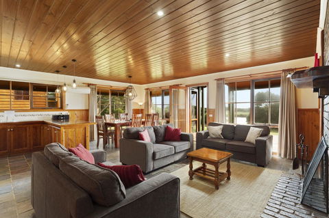 Apollo Bay Cottages - Holiday Jervis Bay 2