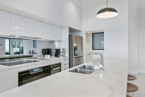 Experience Platinum Hotel Apartments - Holiday Jervis Bay 10