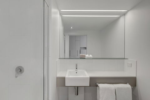 Travelodge Hotel Melbourne Docklands - Holiday Jervis Bay 8