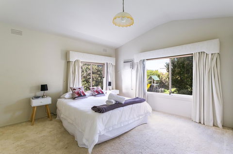 Beach Front Beauty - Ocean Front Views - Holiday Jervis Bay 10