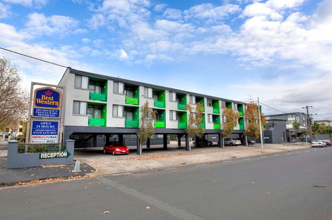 Melbourne's Princes Park Hotel - Holiday Jervis Bay 0