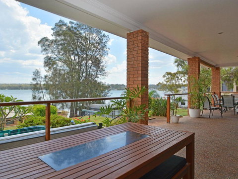 The House On The Lake @ Fishing Point, Lake Macquarie - Honestly Put The Line In And Catch Fish - Holiday Jervis Bay 0