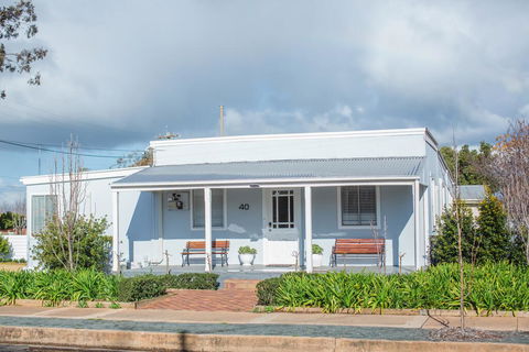 The Rested Guest 3 Bedroom Cottage West Wyalong - Holiday Jervis Bay 0