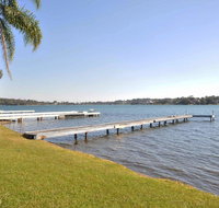 The Studio on the Lake  Fishing Point Lake Macquarie - honestly put the line in and catch fish - Holiday Jervis Bay