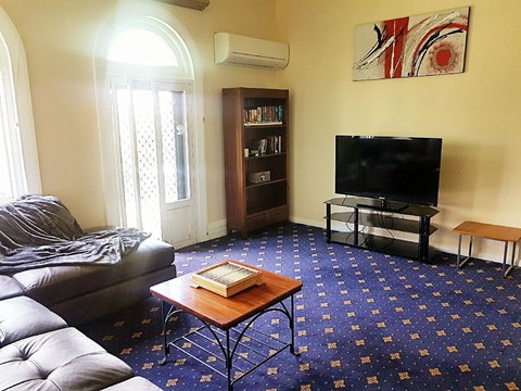 The Wharf Hotel - Holiday Jervis Bay 2