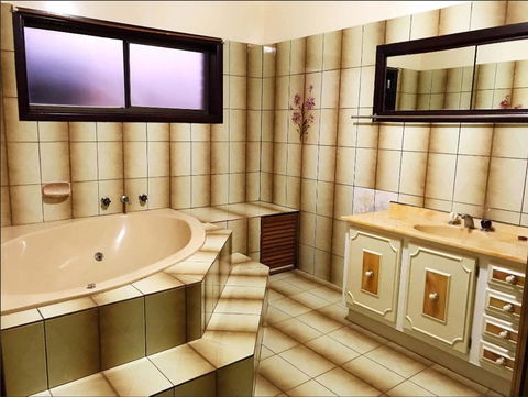 Thomastown Antique House En-suite Room - Holiday Jervis Bay 1