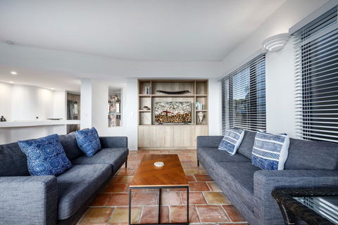 Tuscan Inspired Townhouse Minutes From The Beach - Holiday Jervis Bay 3