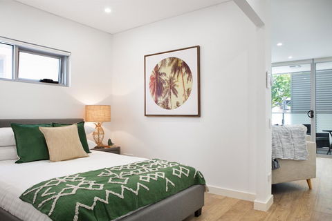 Ultra Modern Studio Suite With Balcony Near Shops - Holiday Jervis Bay 0