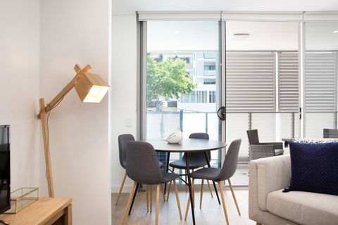 Ultra Modern Studio Suite With Balcony Near Shops - Holiday Jervis Bay 2