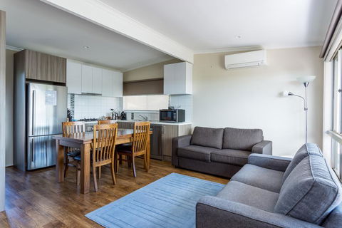 Upstairs Cottage On Beachurst - Holiday Jervis Bay 3