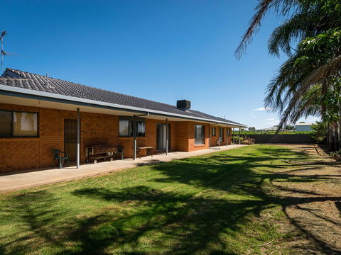 Vineyard Retreat Mildura - Holiday Jervis Bay 2