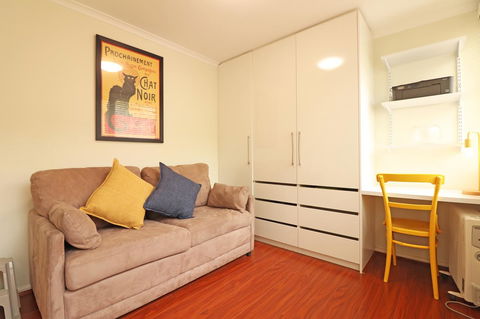 Colour Pop Fitzroy - 3 Bedroom Pet Friendly - Holiday Jervis Bay 16
