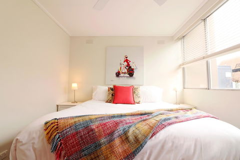 Colour Pop Fitzroy - 3 Bedroom Pet Friendly - Holiday Jervis Bay 10