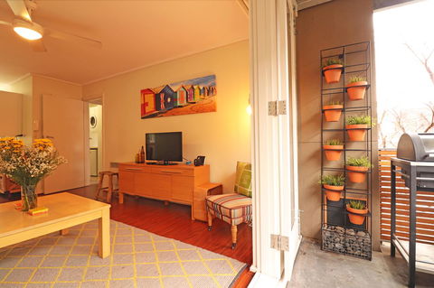 Colour Pop Fitzroy - 3 Bedroom Pet Friendly - Holiday Jervis Bay 9