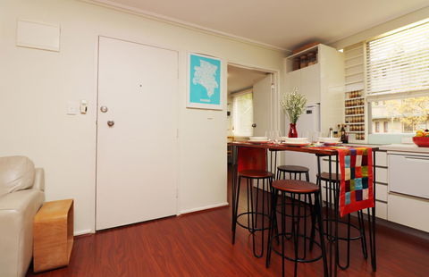 Colour Pop Fitzroy - 3 Bedroom Pet Friendly - Holiday Jervis Bay 21