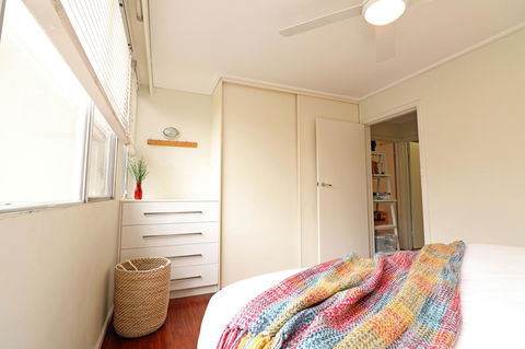 Colour Pop Fitzroy - 3 Bedroom Pet Friendly - Holiday Jervis Bay 12