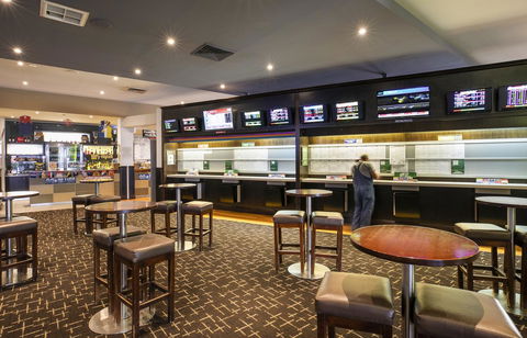 Nightcap At Excelsior Hotel - Holiday Jervis Bay 29