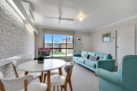 Hybiscus Waterfront Apartments - Holiday Jervis Bay 17