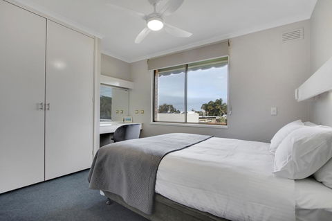 Hybiscus Waterfront Apartments - Holiday Jervis Bay 14