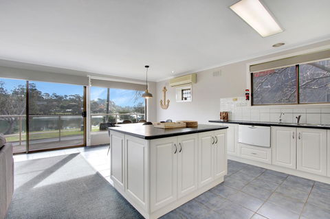 Hybiscus Waterfront Apartments - Holiday Jervis Bay 7