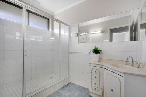 Hybiscus Waterfront Apartments - Holiday Jervis Bay 10