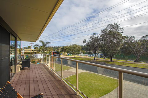 Hybiscus Waterfront Apartments - Holiday Jervis Bay 3