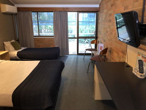 Bribie Island Hotel - Holiday Jervis Bay 2