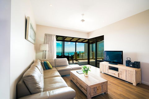 Whitsunday Reflections - Holiday Jervis Bay 12
